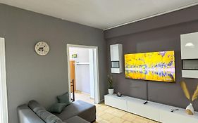 Downtown Golden Apartment